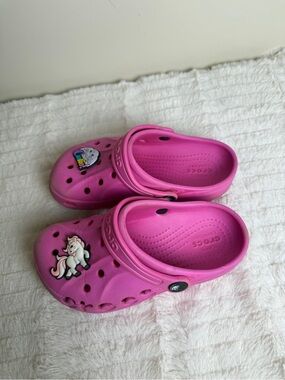 CROCS Kids Classic Clog in Bright Pink with Unicorn Charms
